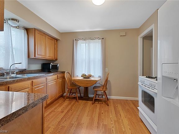 3rd image of 56 Rockdale Ave