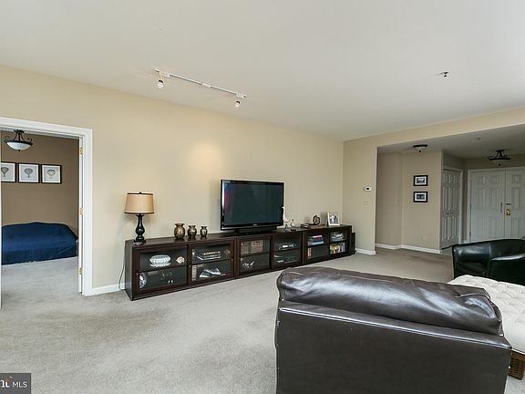 5th image of 10 E Lee St Unit 708