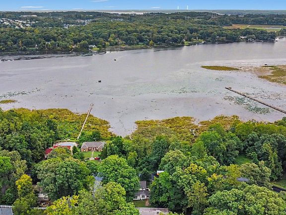 4th image of 3210 Riverview Dr