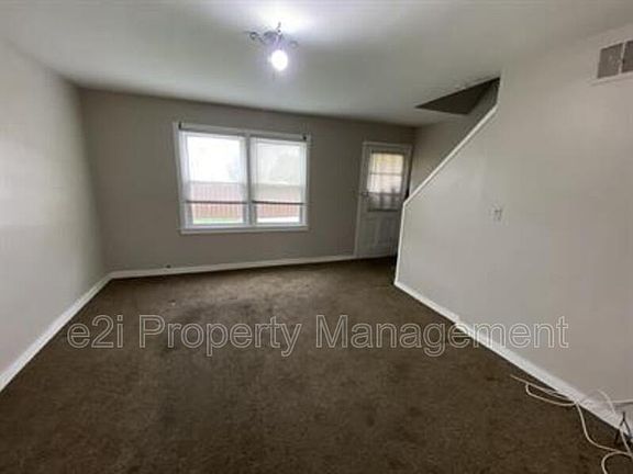2nd image of 5 Community Dr #5