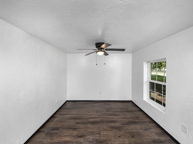1905 NW Baldwin Ave — Photo 18