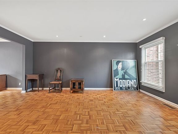4th image of 697 Robinwood Dr