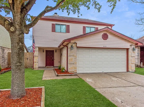 913 Briarcreek Dr, Baytown, TX 77521