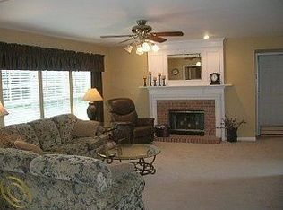 9114 Leeds Ct, Grand Blanc, MI 48439