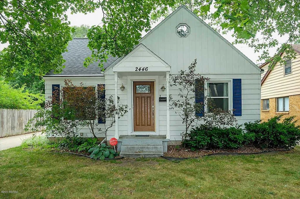 2446 Avon Ave SW photo 1