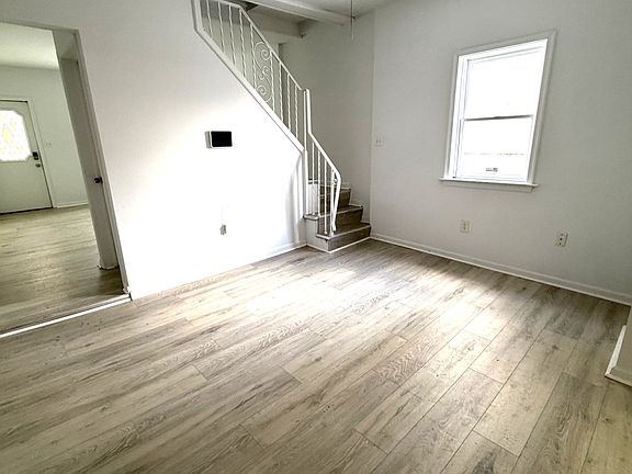 4th image of 410 Scott St