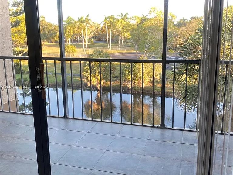240 Lakeview Dr #303 — Photo 11