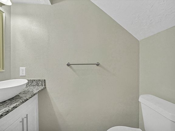2nd image of 1211 Sand Stone Dr