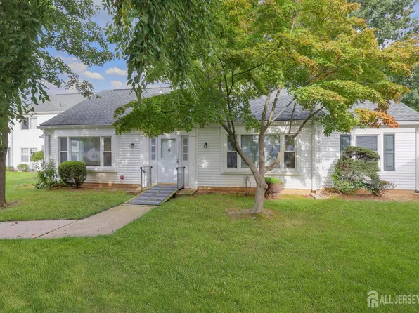 487 Somerset Ln, Monroe Township, NJ 08831