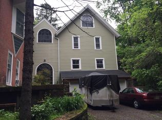 2 Castle Ln, Hopewell, NJ 08525