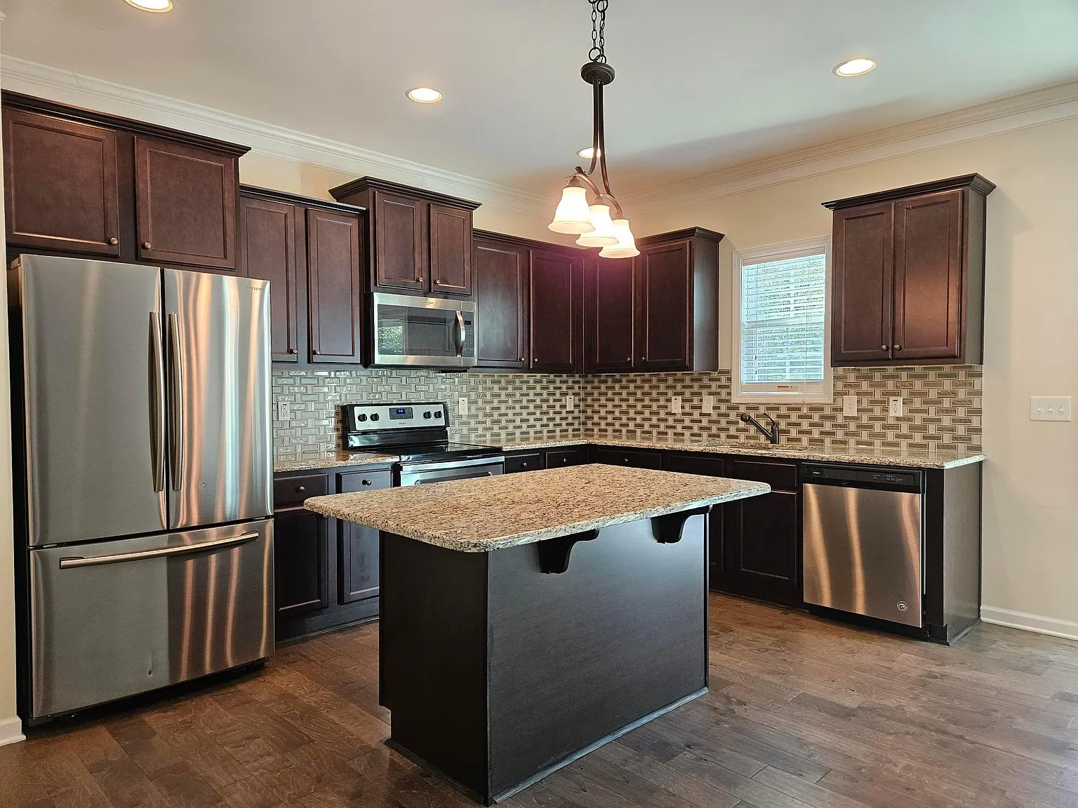 3 bed, 2.5 bath, 1786 sqft, $2,000 — Photo 2