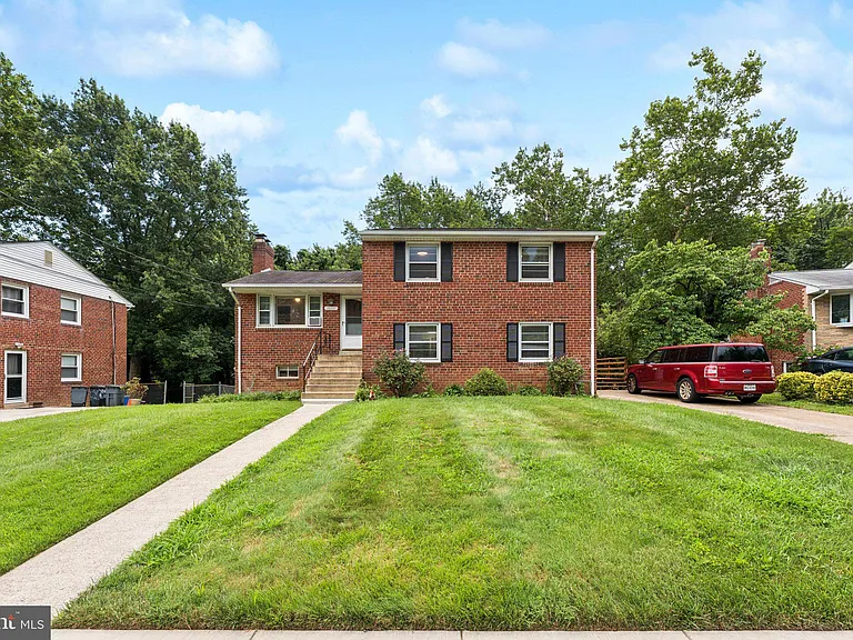 10307 Beaumont St — Photo 1