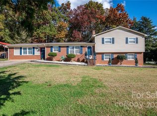 760 Wildlife Access Rd, Hickory, NC 28601