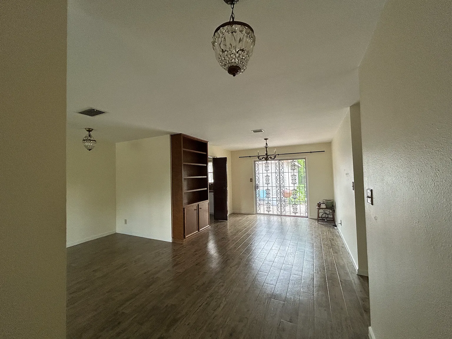 17 Ebony Ave — Photo 4