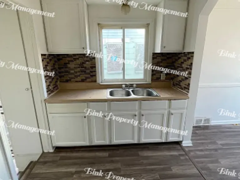 20277 Ferguson St — Photo 5