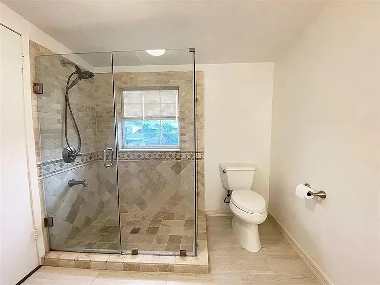 1316 Dunbarton Dr — Photo 13