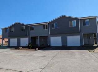 4860 48th Loop APT D, Sweet Home, OR 97386