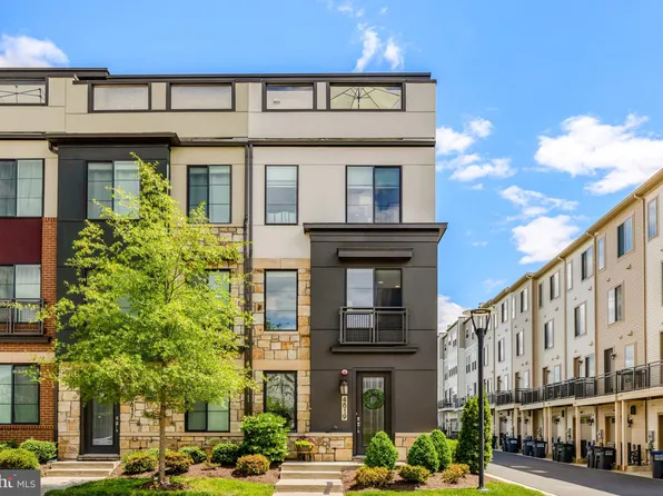 4819 Garden View Ln, Chantilly, VA 20151