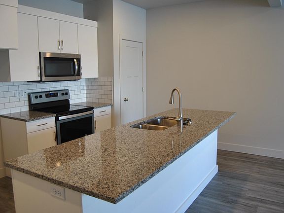 4th image of 175 S Heath Ln
