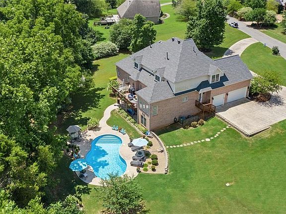 3rd image of 494 White Bluff Dr