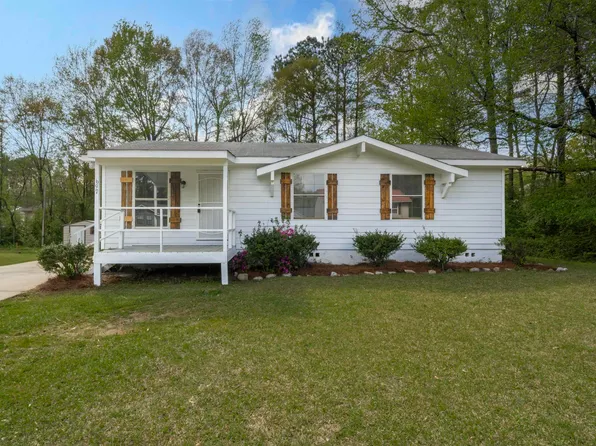 697 Westchester Dr, Bessemer, AL 35022