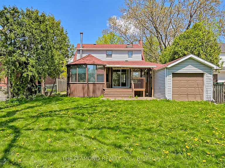 3927 Bloor St W — Photo 39