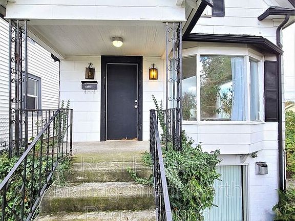 2nd image of 3226 Oakes Ave Unit A