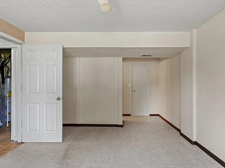 13005 Ames Ave — Photo 11