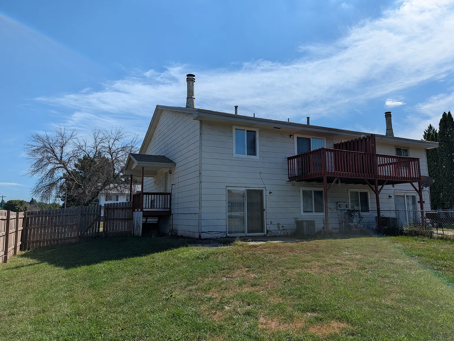 3 bed, 1.5 bath, 2400 sqft, $2,500 — Photo 3