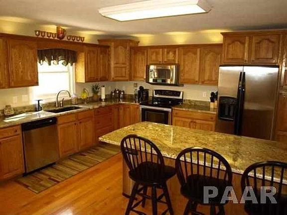 3rd image of 4804 N Fairview Pl