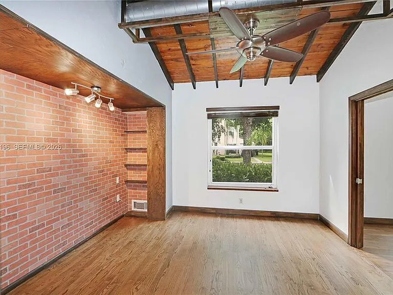 221 Camilo Ave — Photo 6