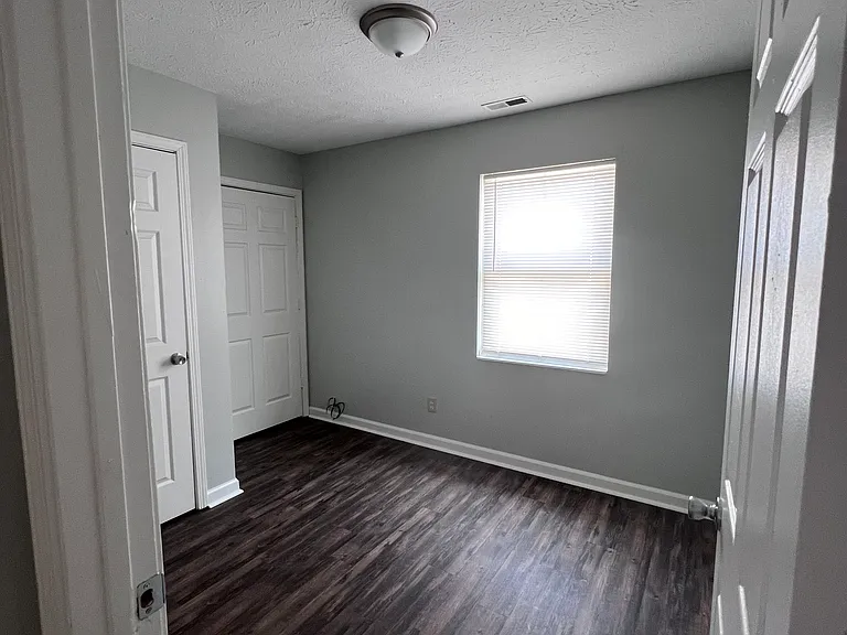 268 E Franklin St #A — Photo 7