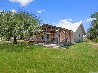 1227 County Road 104, Floresville, TX 78114
