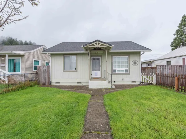1273 Ivy Ave, Reedsport, OR 97467