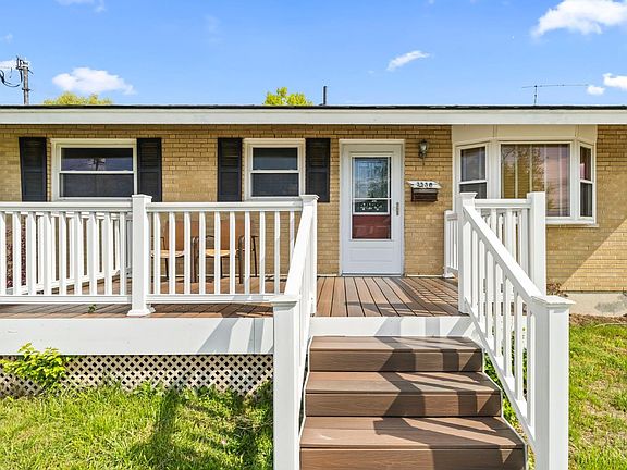 3rd image of 3336 Alexis Rd