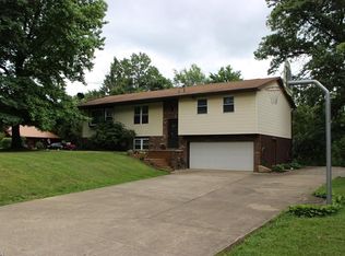 124 Twin Bridge Rd, Little Hocking, OH 45742