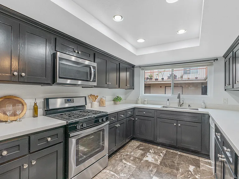 2310 N Fairview St #210 — Photo 25