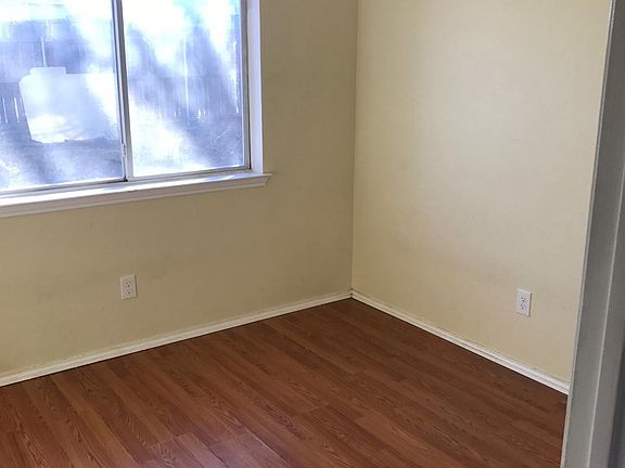 5th image of 218 Faircrest Dr