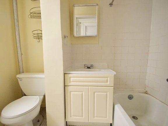 4th image of 1492 Amsterdam Ave #6