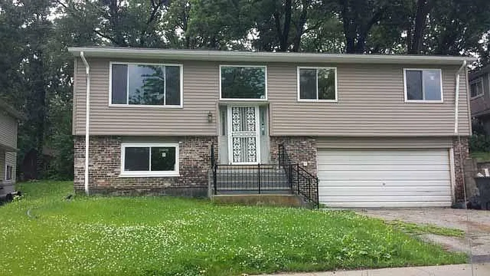 692 Sullivan Ln photo 1