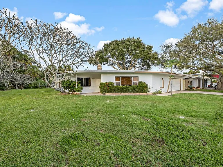 485 N Shore Dr — Photo 3