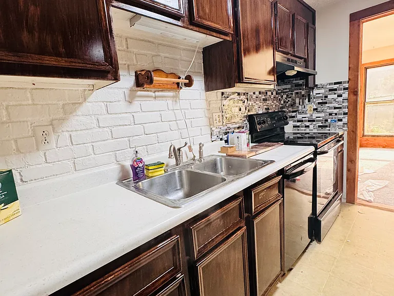 8709 Scarsdale Blvd — Photo 5