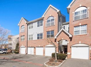 90 Lyon Ct #TOWNHOUSE, Jersey City, NJ