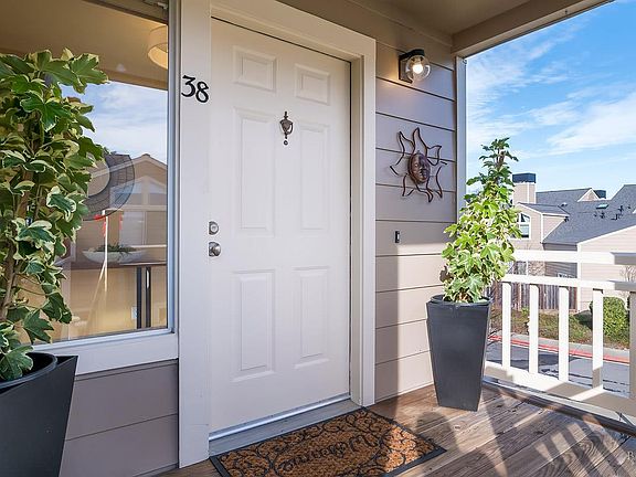 2nd image of 38 Creekside Court