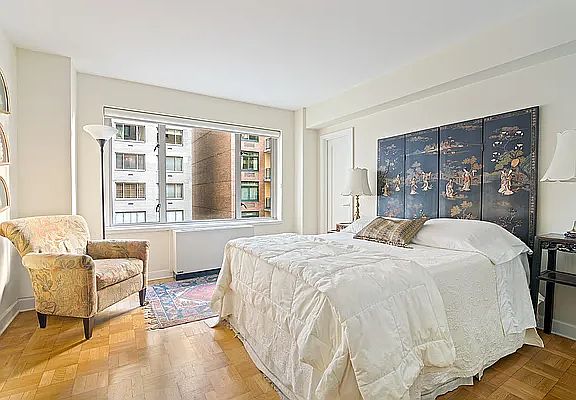 5th image of 200 E 57th St APT 6H