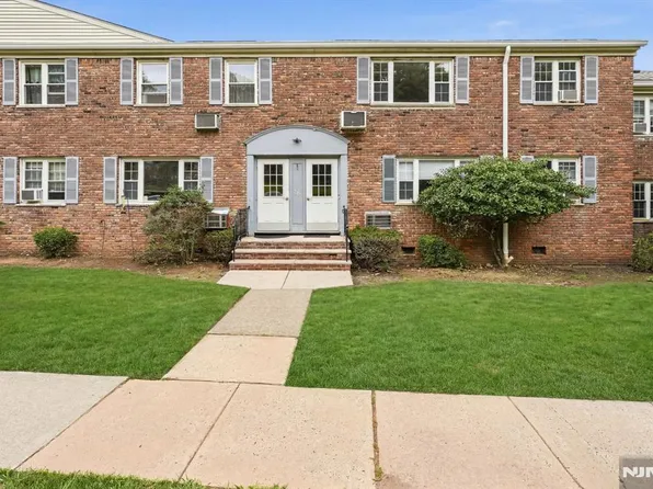 16 Wedgewood Dr APT 24, Verona, NJ 07044