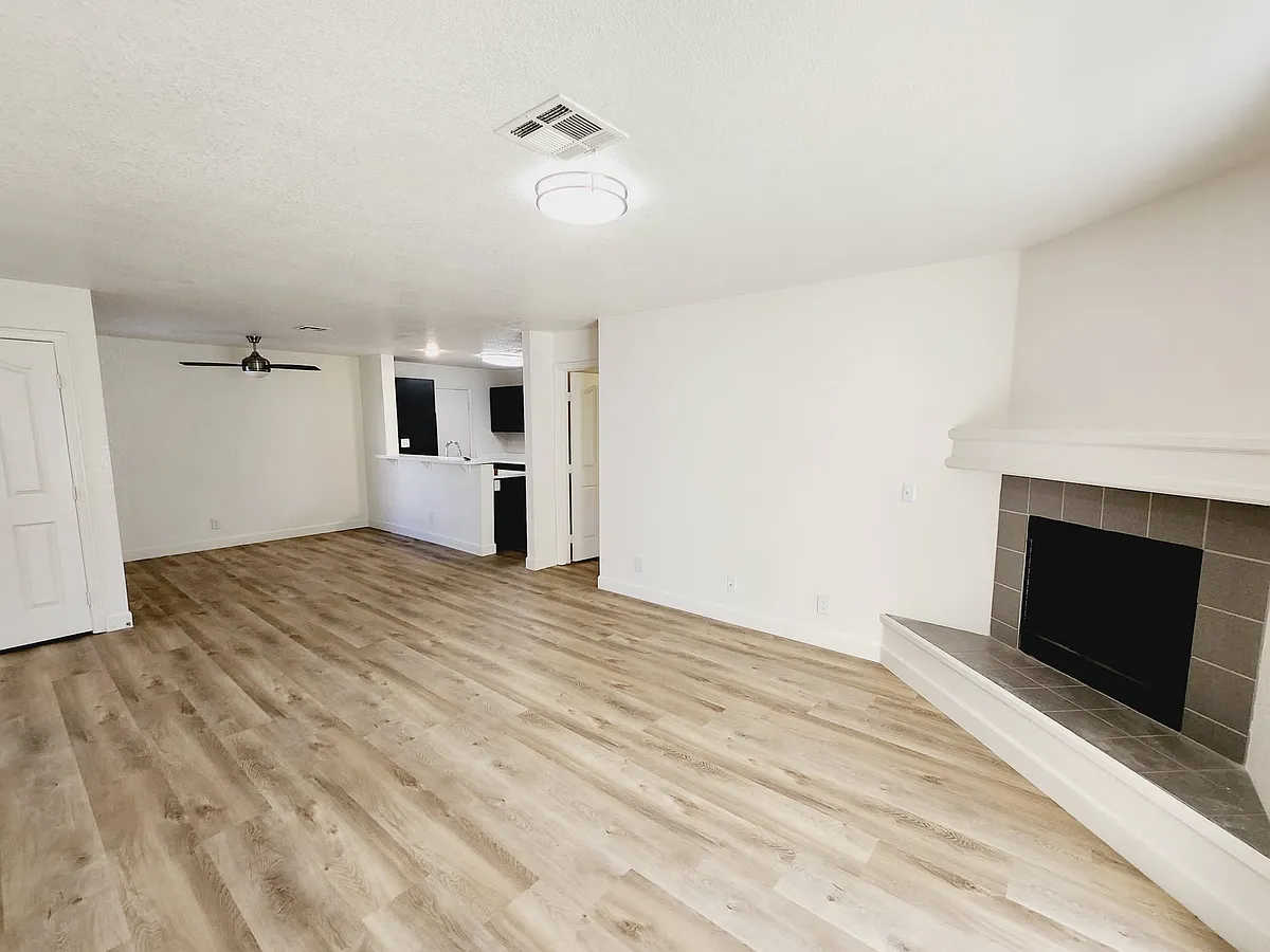 Building Photo - 2617 S Durango Dr #1