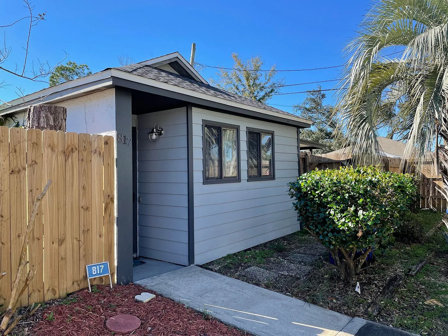 817 Premier Dr — Photo 1
