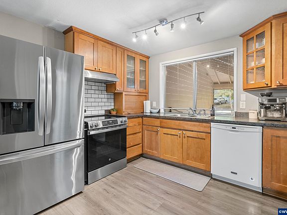 5th image of 3740 NW Chinquapin Pl