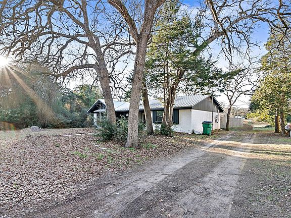 3rd image of 18 Eden Rock Ln